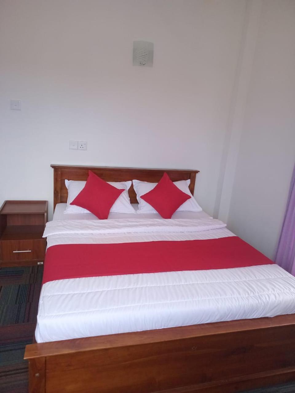 Frosty Heaven Guest House นูวาราเอลิยา ภายนอก รูปภาพ